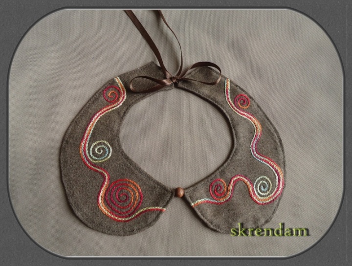 Embroidered collar picture no. 2