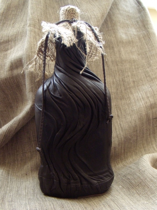 Leather-covered bottle -4