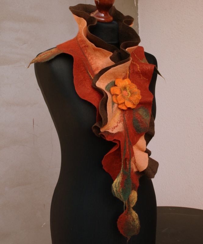 Scarf " Autumn Leaves " picture no. 2