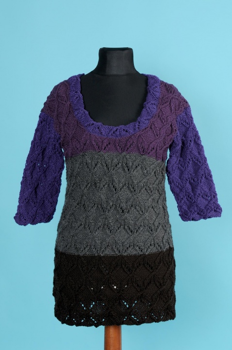 Colored woolen tunic