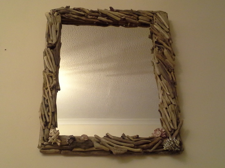 Mirror with " & quot driftwood; heartburn.