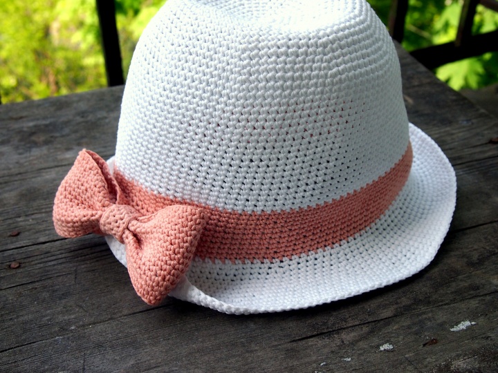 Summer cloche crochet hat