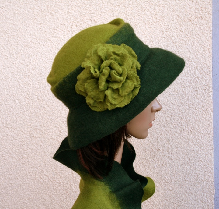 Felted hat ,, Green ,, Rose picture no. 2
