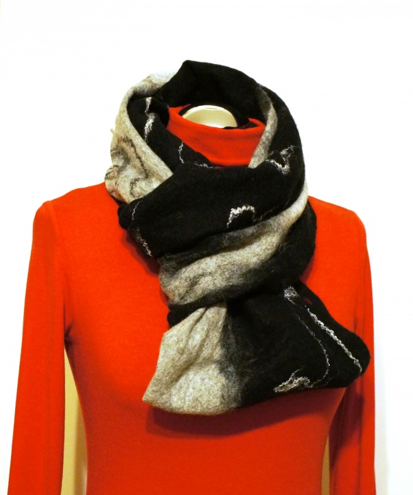 Felted black scarf-cowl for woman. picture no. 2