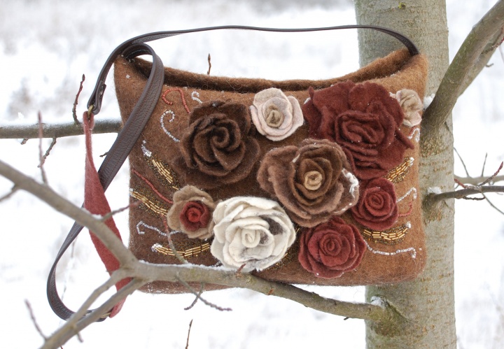 Felted handbag "Rose Garden" picture no. 3