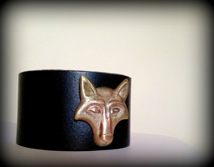 Bracelet leather, wolf picture no. 2