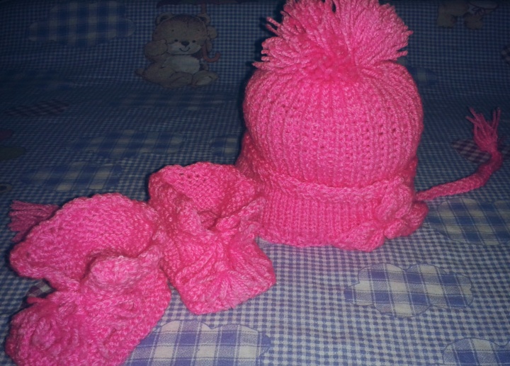 Knitted hat and shoes for baby