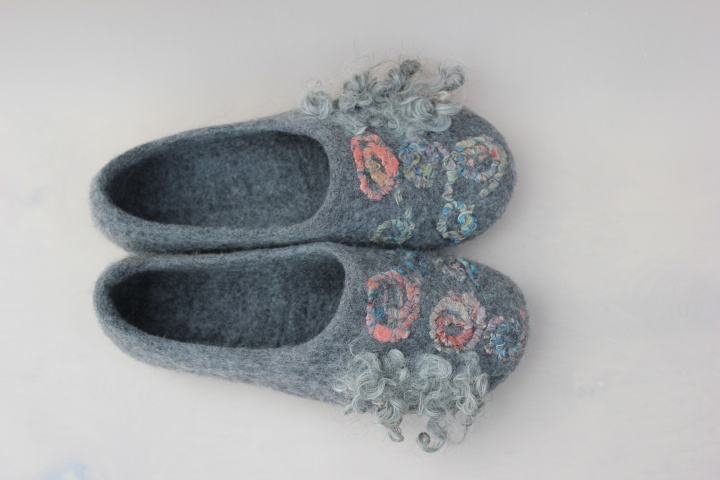 Felted slippers ,,Jolly curls" size 37