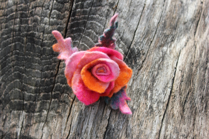 Felted brooch lovely flower picture no. 3