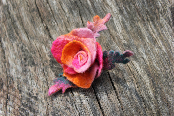 Felted brooch lovely flower picture no. 2