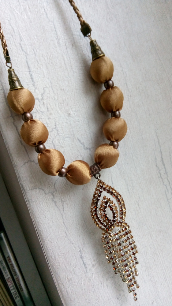 textile neck adornment "Gold"