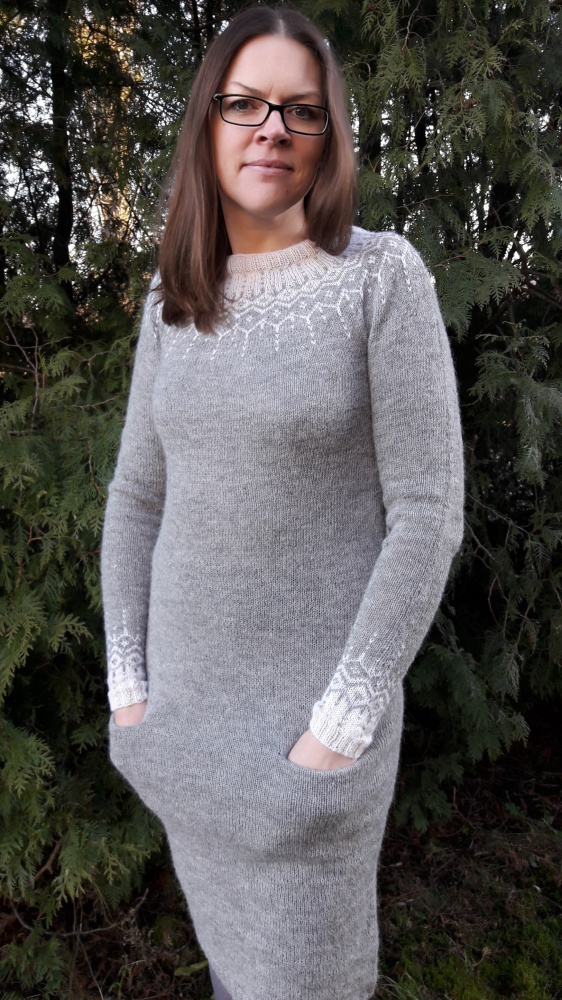 Grey knitted sweaterdress picture no. 2