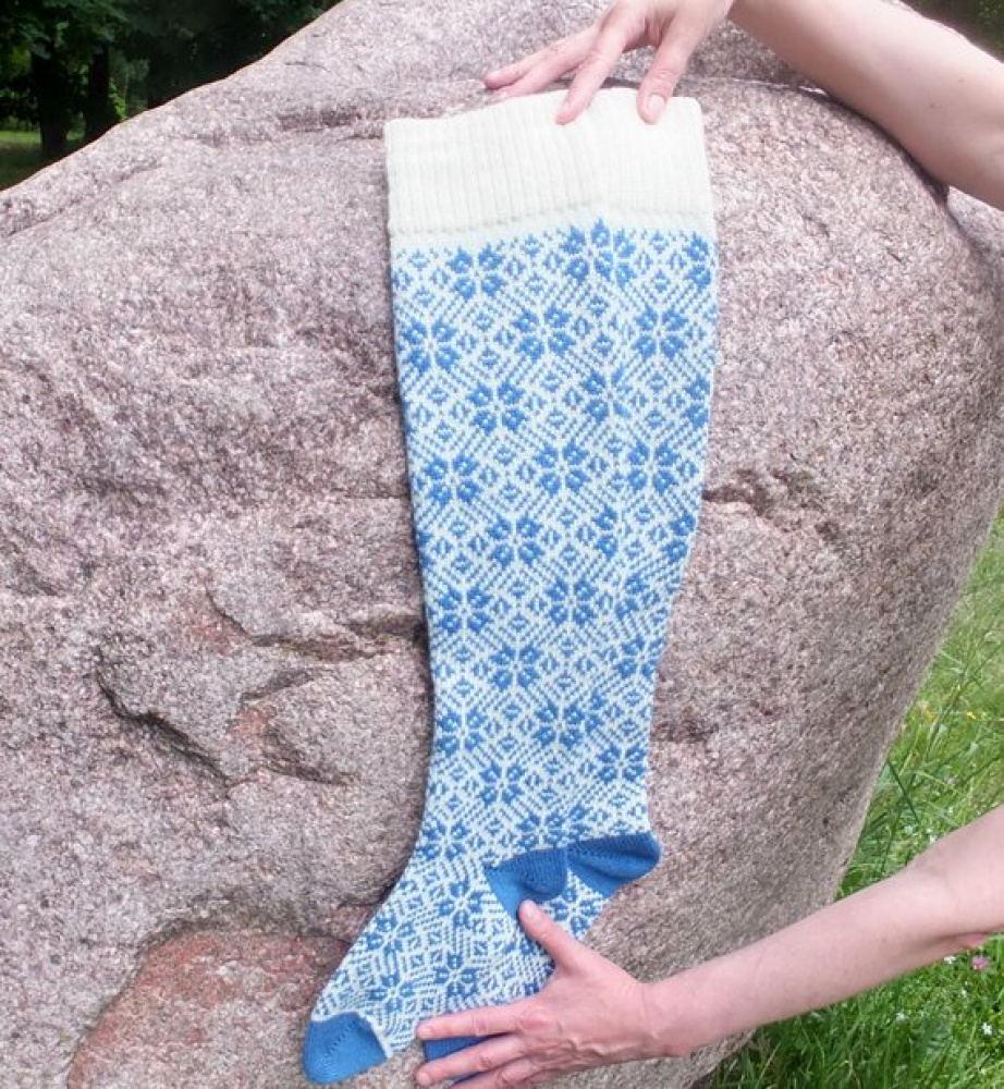 Long Wool socks with Scandinavians patterns  picture no. 2