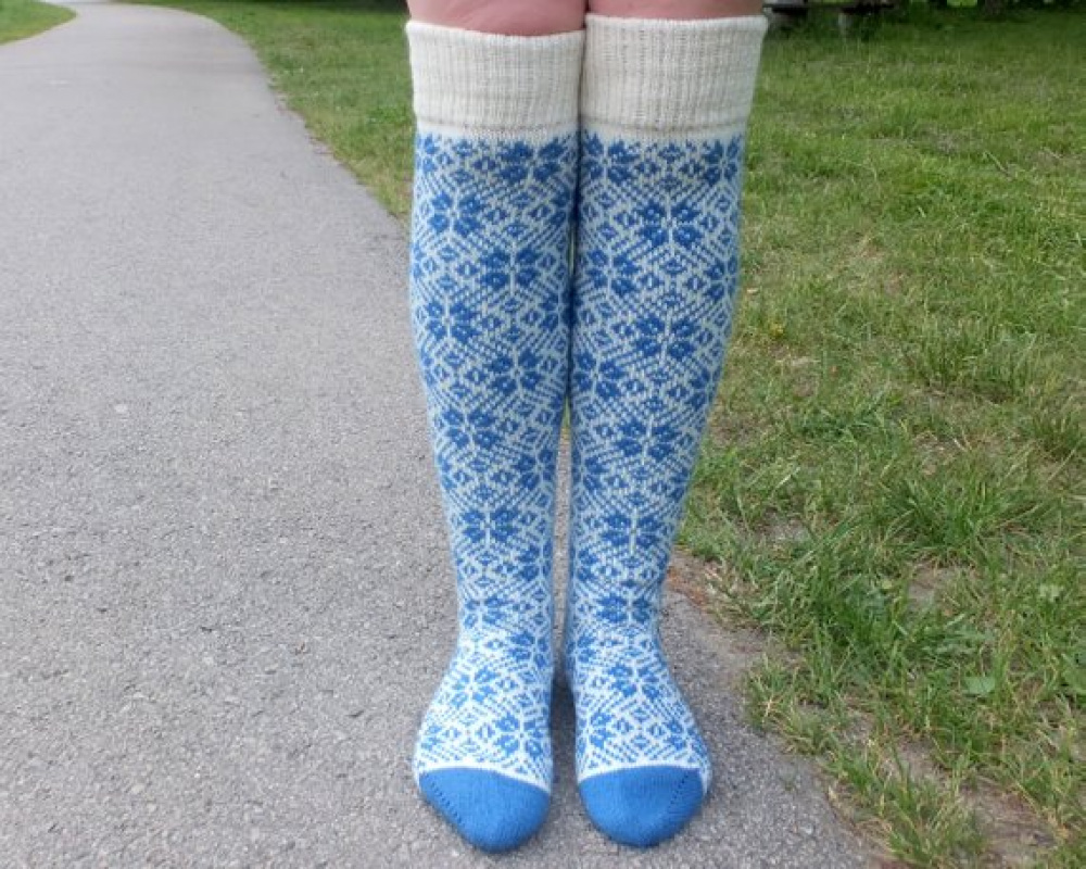 Long Wool socks with Scandinavians patterns 