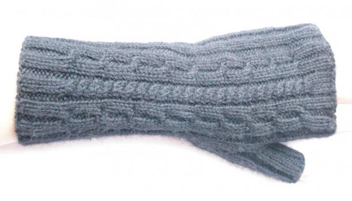 black mitts II picture no. 2