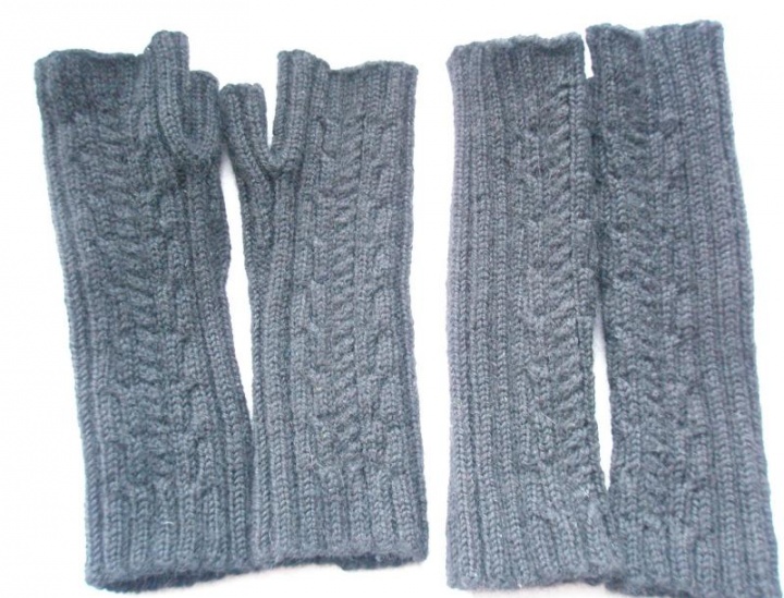 black mitts II picture no. 3