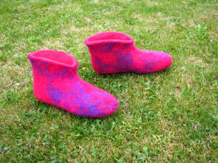 Raspberry sandals