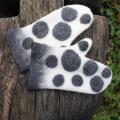 Felted gloves mittens Cozy winter gloves White-Black - Gloves & mittens - felting