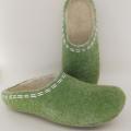 man's slippers green - Shoes & slippers - felting