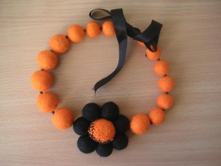 Morkavi necklace with gelyte