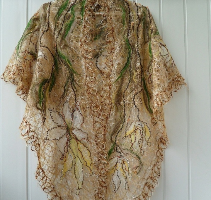 Openwork mantle of tenderness touch picture no. 2