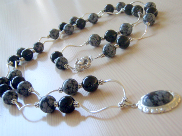 Necklace with obsidian