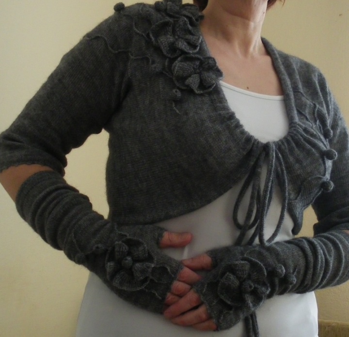Short sweater II and wristlets