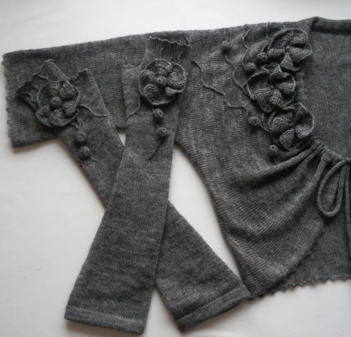Short sweater II and wristlets picture no. 2