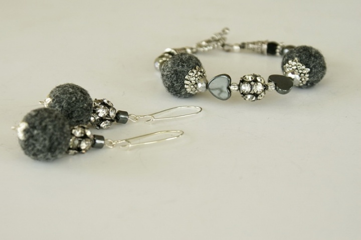 Bracelets and earrings k-th " asphalt " picture no. 2