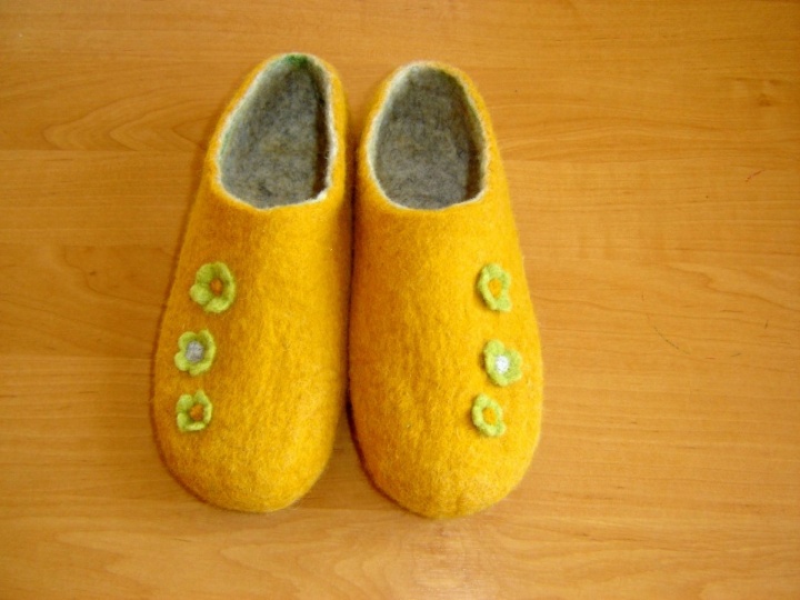 yellowish tapkutes