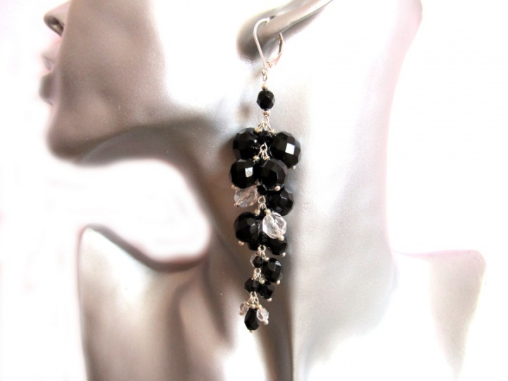 Black earrings " clusters " picture no. 2