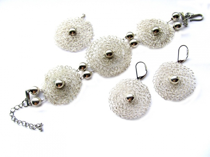 Crocheted jewelery