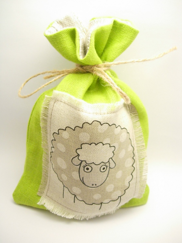 Linen bag with lamb