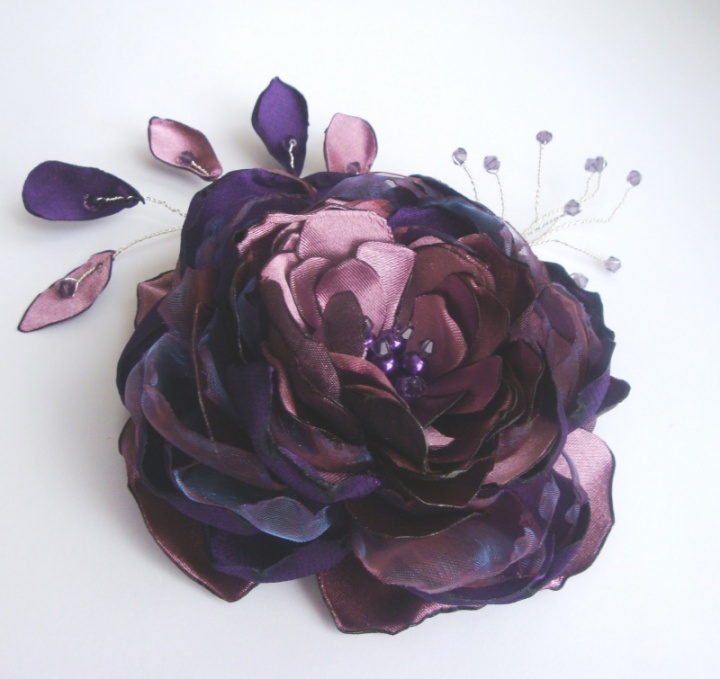 Sagė -gėlė.Violetinė su lapeliais,šakele