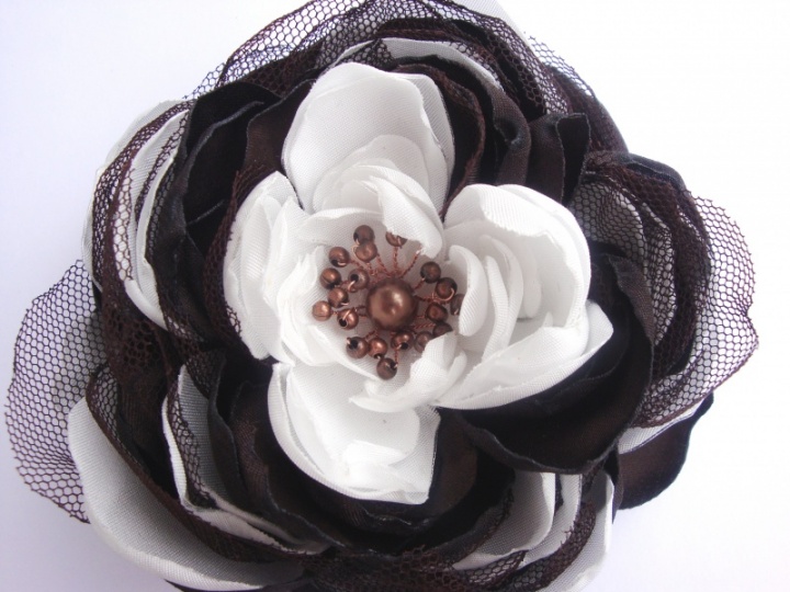 Brooch.Dark chocolate and milk duet
