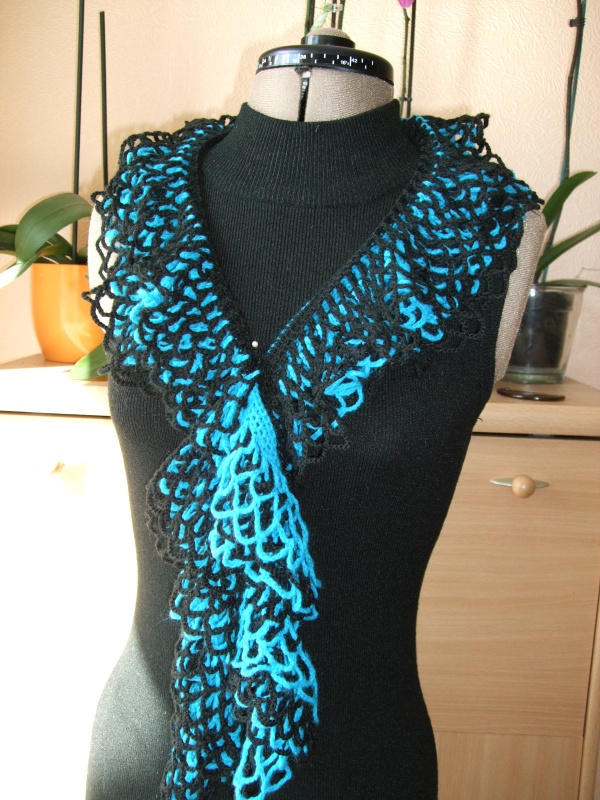 Black with turquoise color picture no. 2