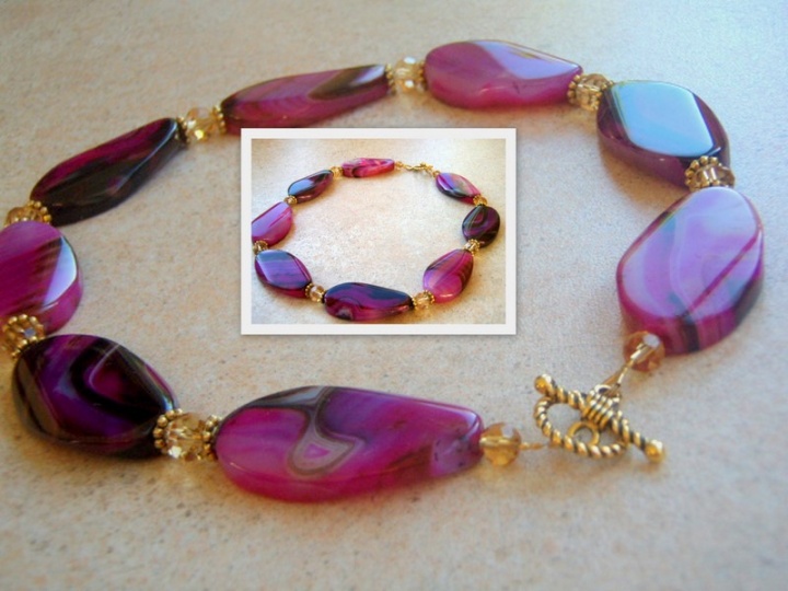 Necklace with agate