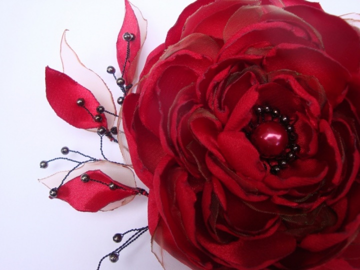 Red-flower brooch picture no. 3