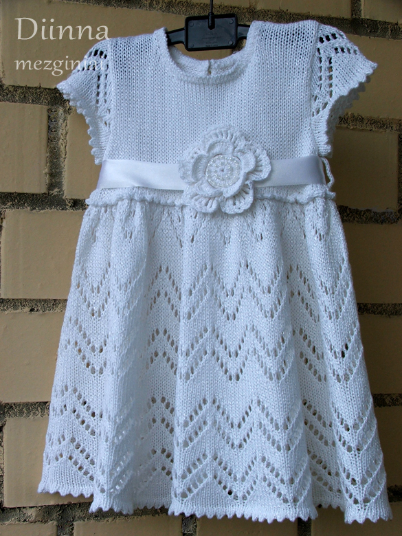 Knitted christening dress picture no. 3