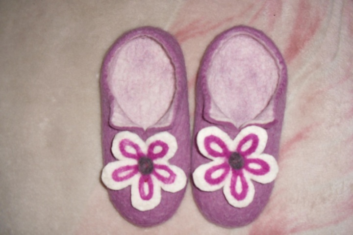 Slippers of wool