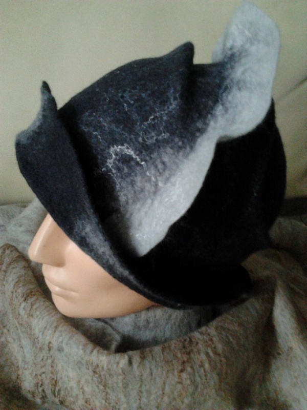 Felt hat " Tufted " picture no. 2