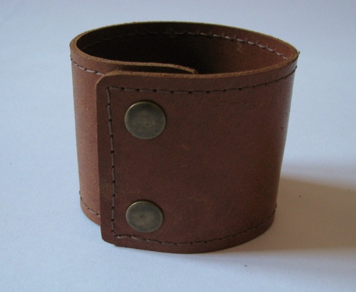 Brown bracelet.