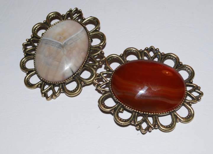 Brass brooch with agate