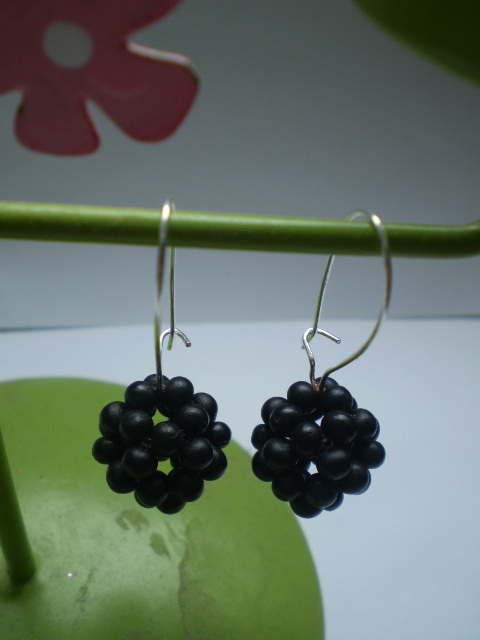 Black earrings picture no. 2