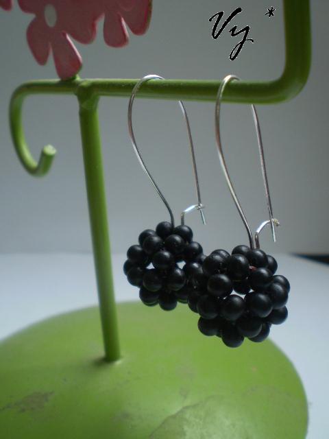 Black earrings picture no. 3