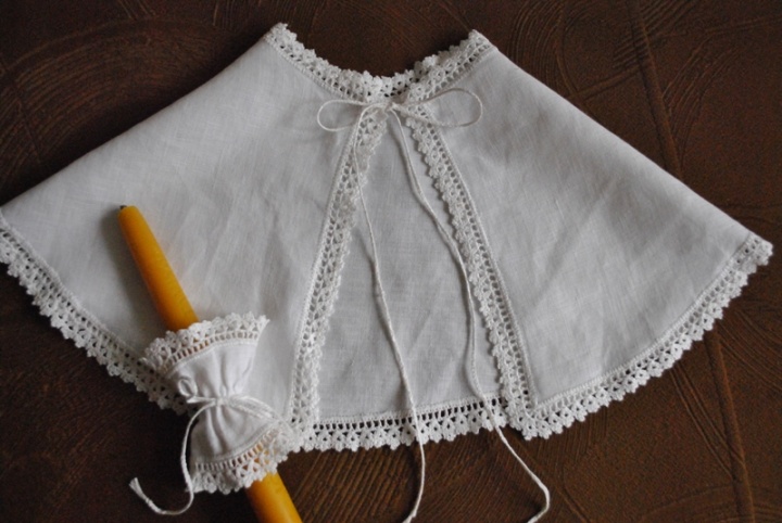 Linen apnerta baptismal cloak