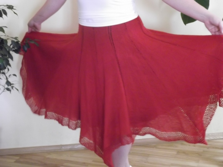 Red skirt from angora yarn