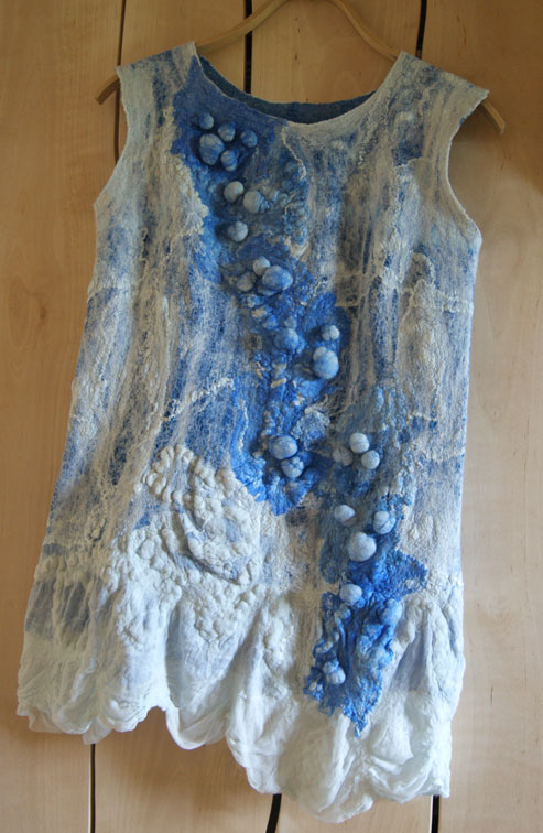 Tunic with water spray