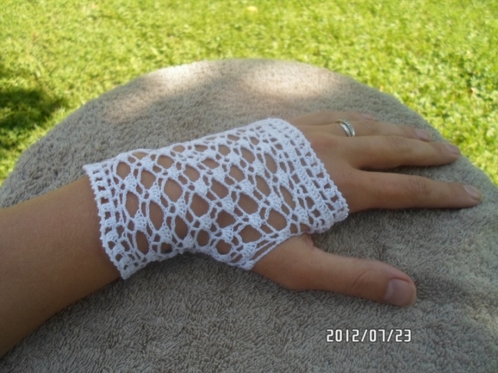 Decorative summer gloves