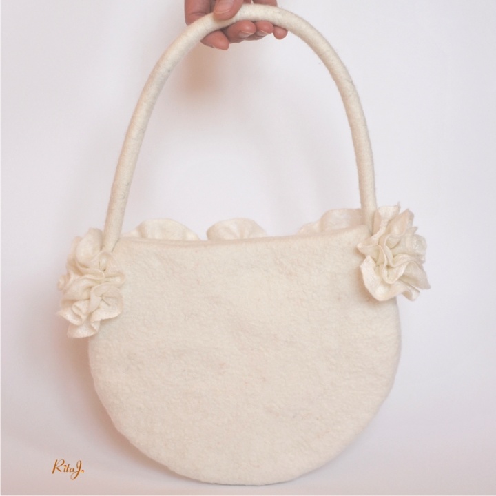 Felted Bag White Romance picture no. 3